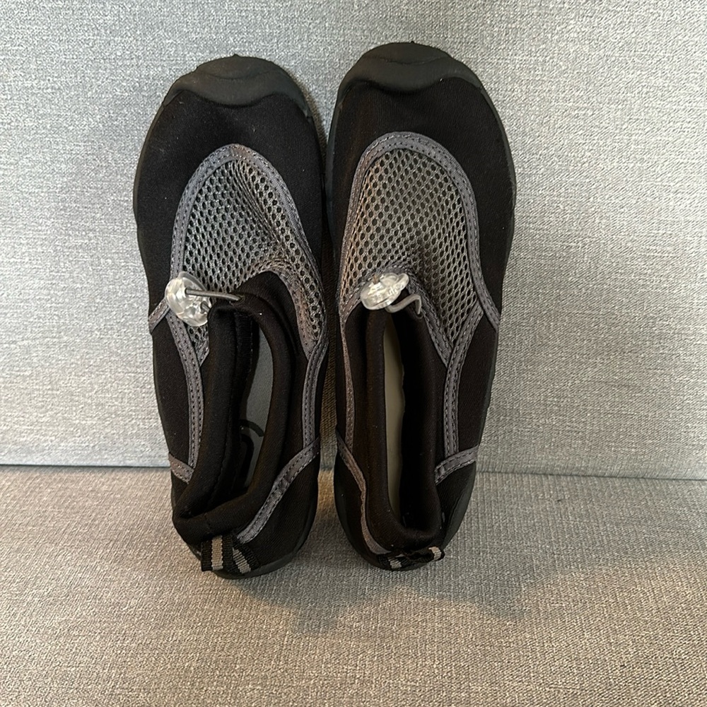 Kids Champions C9 water shoes Size 13/1